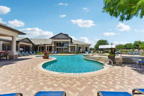 texas-state-Apartment-Building-18725724